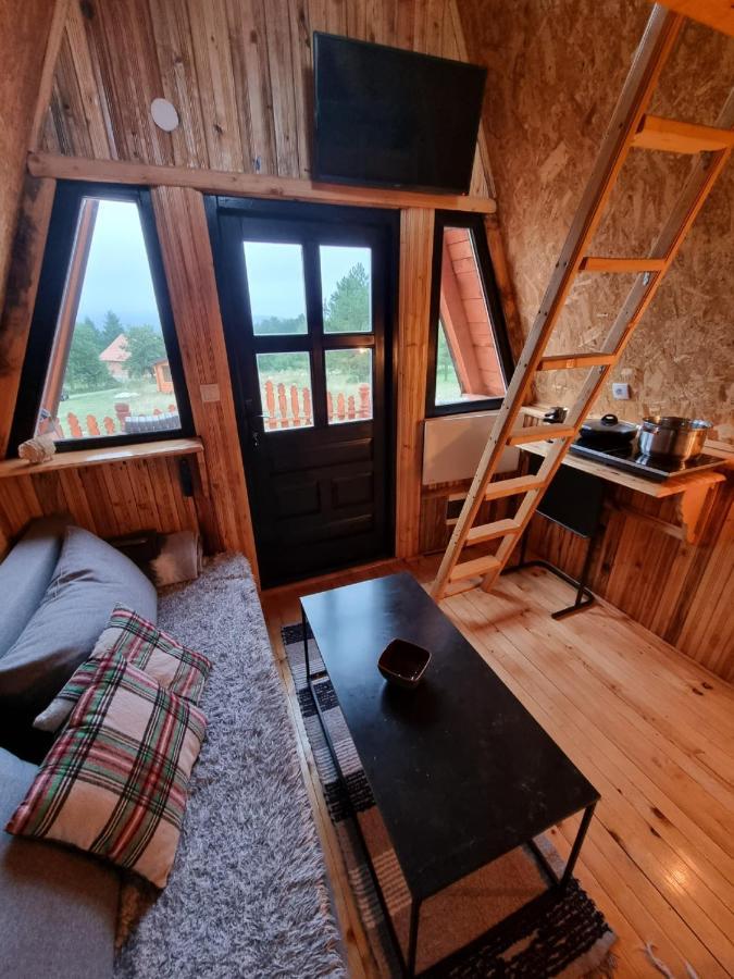 A Pine Vikendica U Srcu Zapadne Srbije Шале *