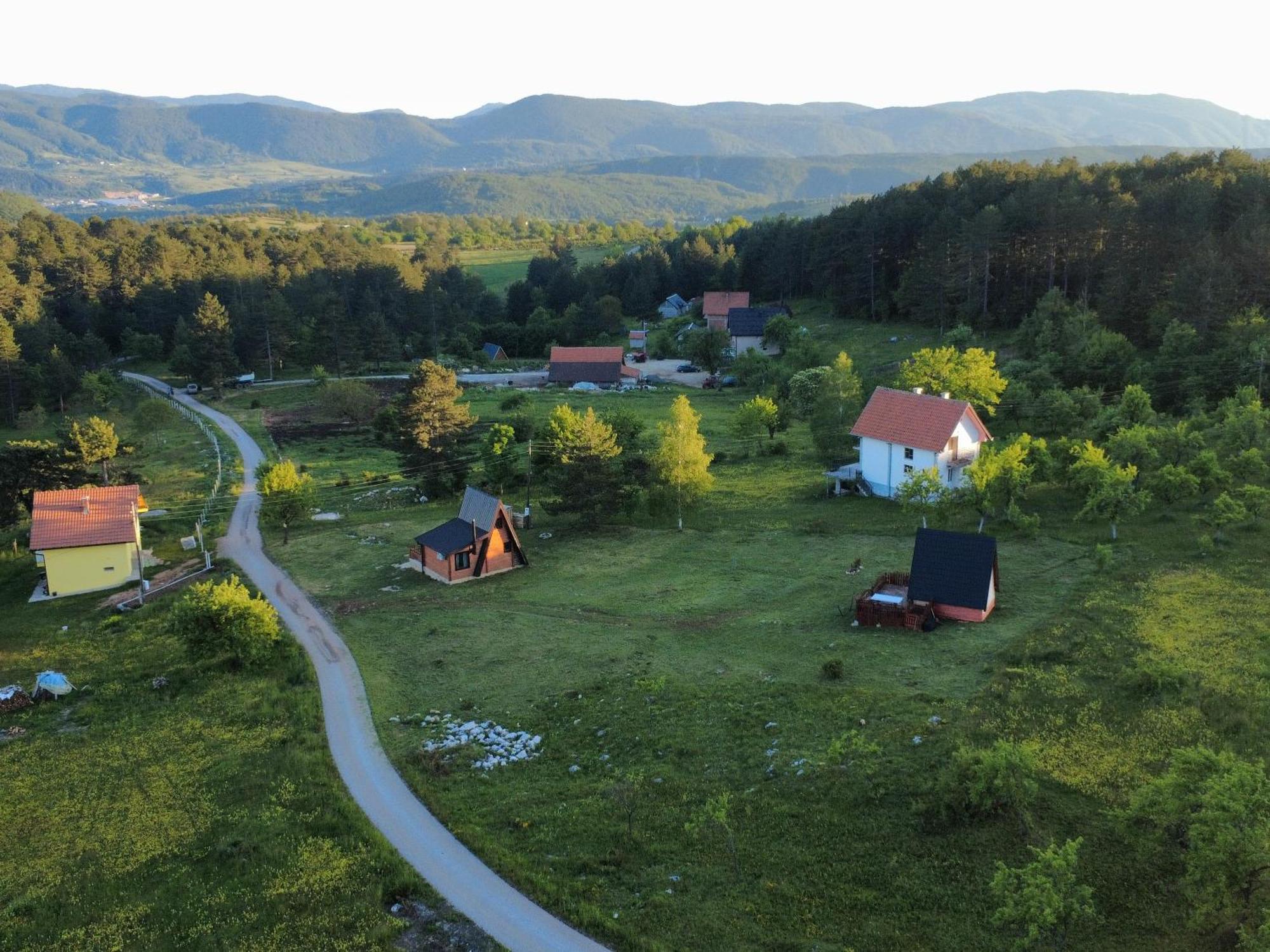 A Pine Vikendica U Srcu Zapadne Srbije Nova Varos